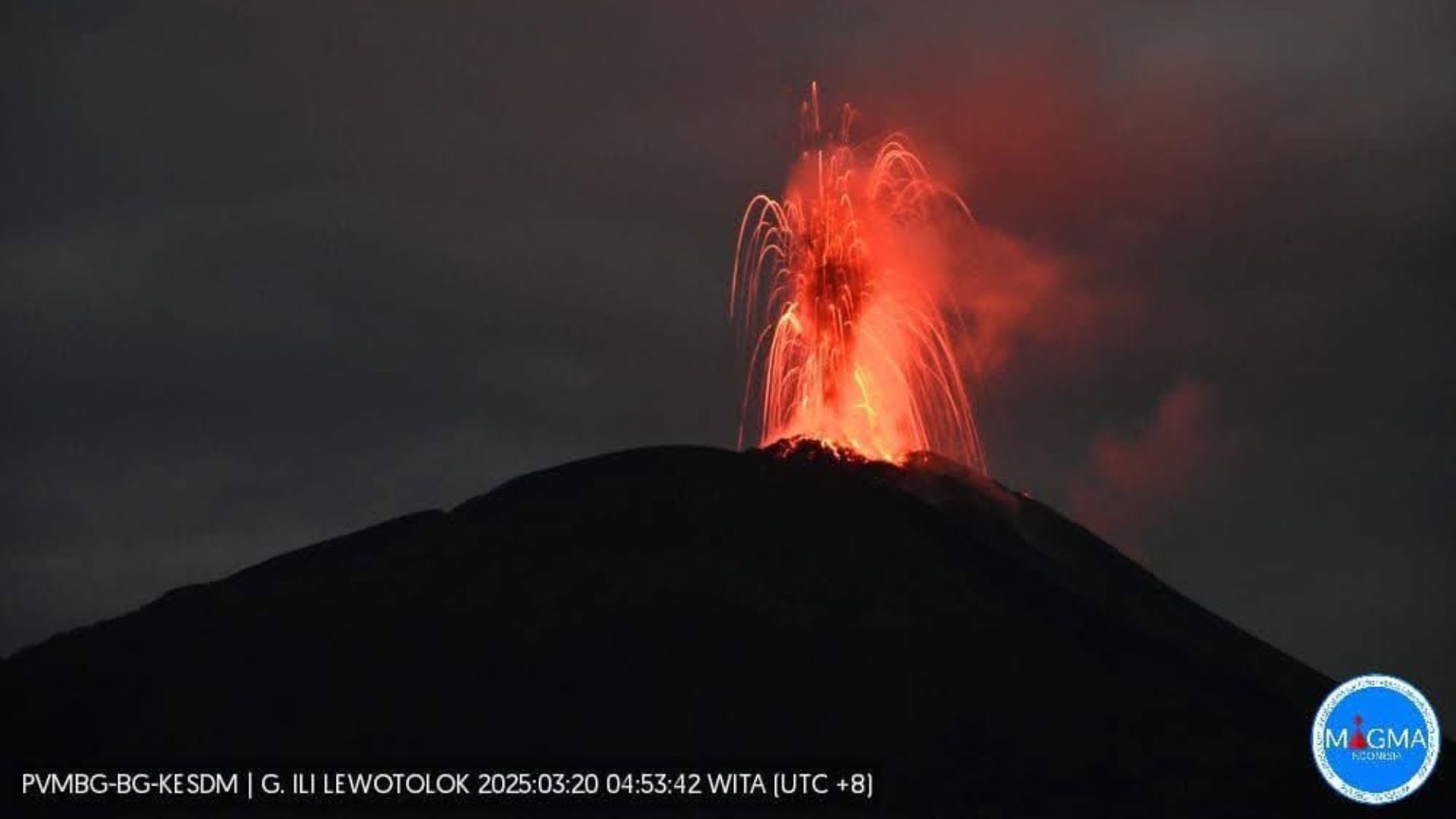 Gunung Lewotobi NTT Meletus, Status Awas Diberlakukan!
