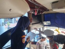 Jelang Mudik Lebaran, Petugas Gabungan Periksa Kelayakan Bus di Tulungagung