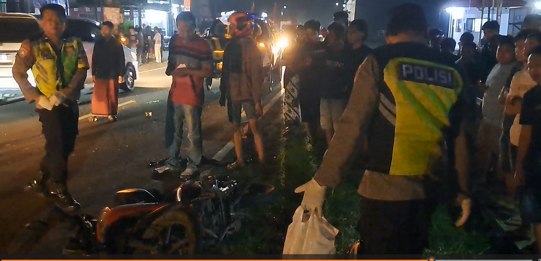 Geger Kecelakaan Disertai Ledakan, Pemotor Tewas Bersimbah Bubuk Mesiu