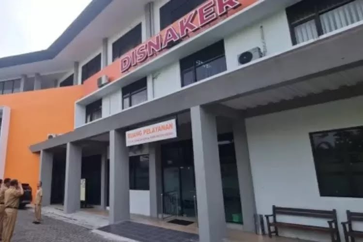 Disnaker Kabupaten Kediri Dirikan Posko Pengaduan THR untuk Lindungi Hak Karyawan