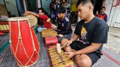 Ngabuburit Ala Remaja Ponorogo: Melestarikan Wayang dan Karawitan