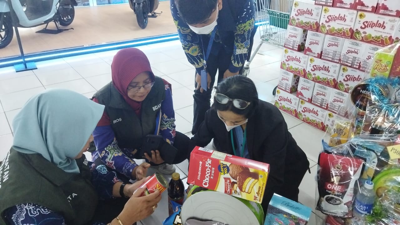 Sidak Parcel di Tulungagung, Sejumlah Produk Tak Layak Edar Ditemukan