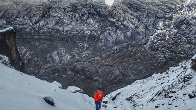 7 Gunung Ekstrem di Indonesia yang Menantang Nyali, Pemula Jangan Coba!