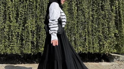 7 Ide OOTD Bukber Serba Hitam yang Simple dan Elegan, Tetap Terlihat Sopan!