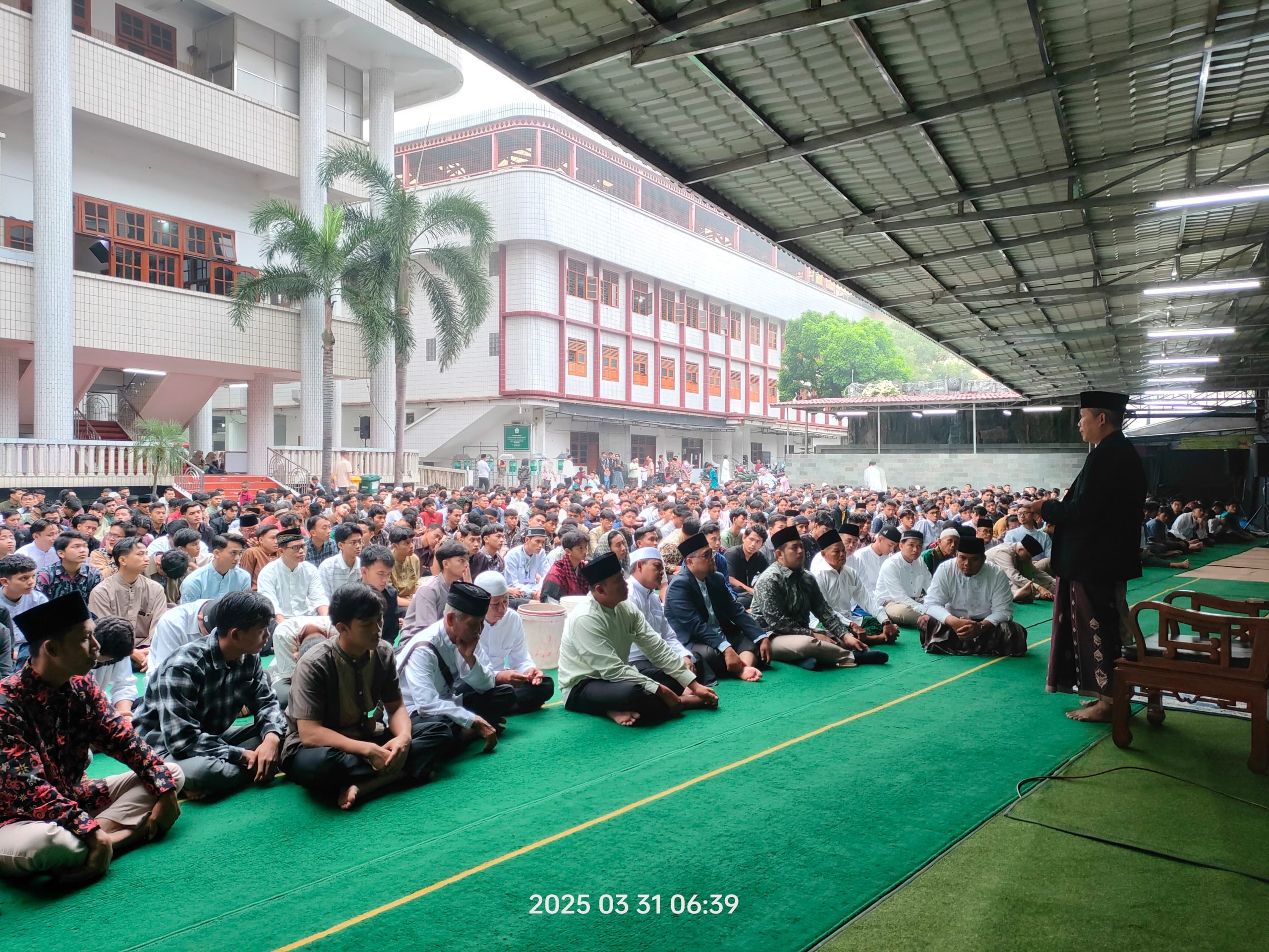 Khotbah Idulfitri di Ponpes Wali Barokah: Umat Didorong Berkontribusi dalam Pembangunan Daerah