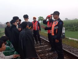 Ngabuburit di Rel Kereta Api Berbahaya dan Melanggar Hukum, Pelanggar Bisa Didenda Rp 15 Juta