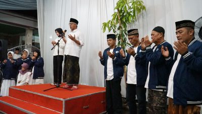 Berangkatkan Umroh Relawan, Mbak Vinanda-Gus Qowim Titip Doa untuk Kota Kediri