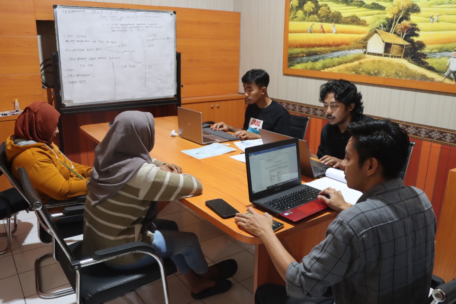 Empat Siswi SMP di Blitar Bully Teman Sekelas Gara-Gara Cemburu Like di Media Sosial