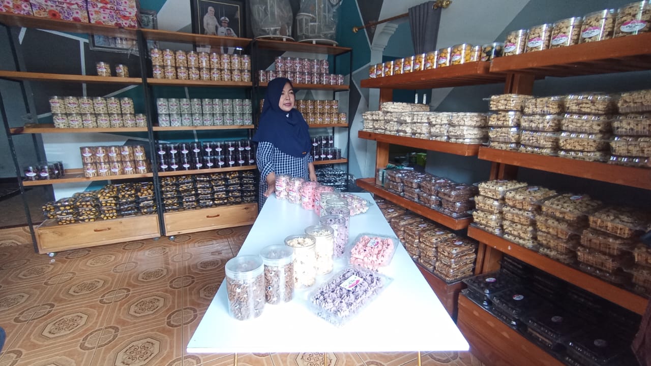 Kue Mawar Jadul Susilorini: 37 Tahun Eksis, Tembus Pasar Hingga Papua