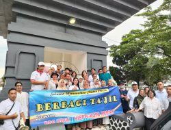 DPC HIPKI/HISPPI Kota Kediri Bagikan Takjil Gratis, Warga Antusias di Depan TMP