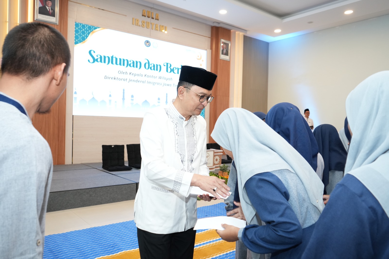 Kantor Imigrasi Kediri Gelar Bakti Sosial di Sanggar Kesehatan Jiwa Baitul Latifa