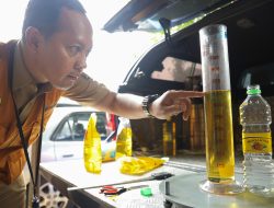 Sidak, Disperdagin Kota Kediri Temukan Ketidaksesuaian Takaran Minyak Goreng Kemasan dan Botol di Pasar