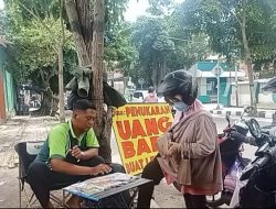 Jelang Lebaran, Jasa Penukaran Uang Pecahan Kecil Naik hingga Rp2.500 per Ikat