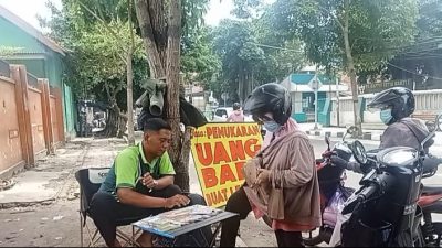 Jelang Lebaran, Jasa Penukaran Uang Pecahan Kecil Naik hingga Rp2.500 per Ikat
