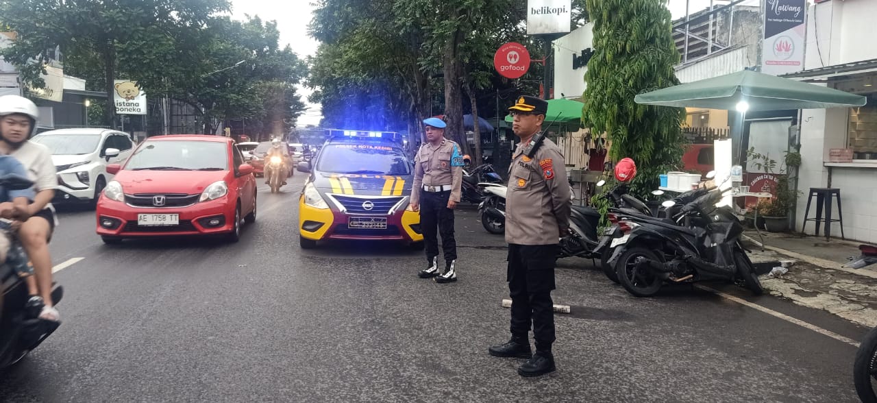 Polsek Kediri Kota Amankan Aktivitas Ngabuburit di Jalan Hayam Wuruk