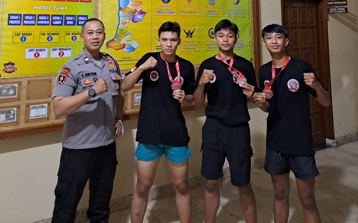 Ksatria Muda Kick Boxing Camp Kediri Raih Medali di Kejuaraan Surabaya Meski Baru Sebulan Berdiri