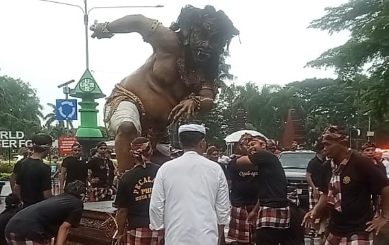 Tawur Agung Kesanga dan Pawai Ogoh-Ogoh Semarakkan Perayaan Nyepi di Kota Kediri