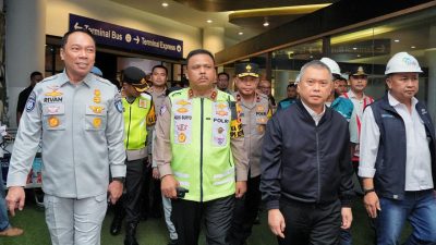 Hari Pertama Operasi Ketupat 2025, Kakorlantas dan Menhub Pantau Arus Mudik di Pelabuhan Merak