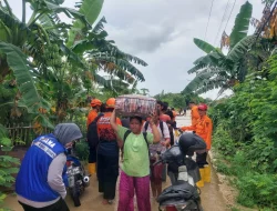 Banjir Rendam Tiga Kecamatan di Karawang, Ribuan Warga Terdampak