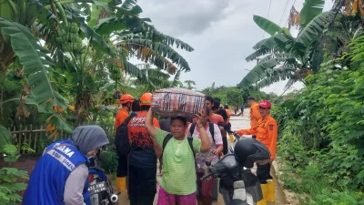 Banjir Rendam Tiga Kecamatan di Karawang, Ribuan Warga Terdampak