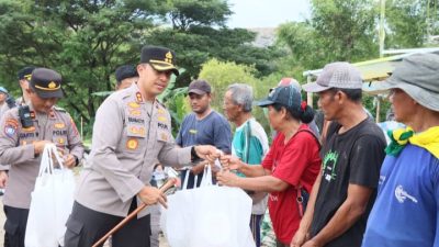Kapolres Kediri Kota Beri Bantuan Pemulung di TPA Pojok, Wujud Kepedulian di Bulan Ramadhan