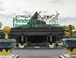 Bupati Blitar Ganti, Warna Pendapa Ronggo Hadinegoro Berubah dari Hijau ke Putih