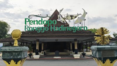 Bupati Blitar Ganti, Warna Pendapa Ronggo Hadinegoro Berubah dari Hijau ke Putih