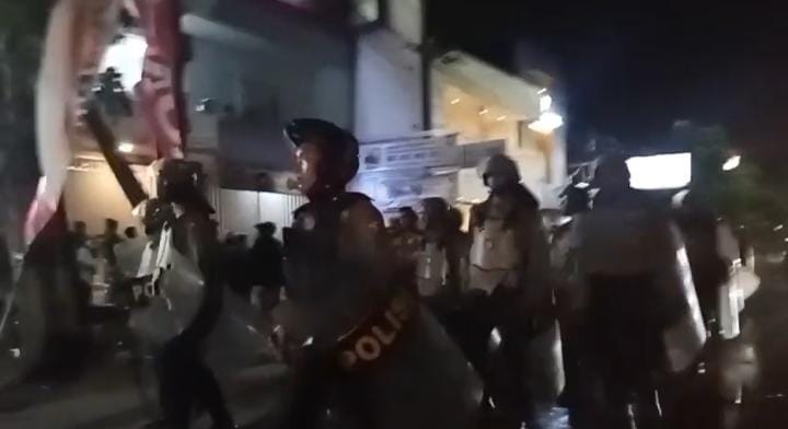 Demo Sekartaji di DPRD Kota Kediri Ricuh, 21 Orang Diamankan