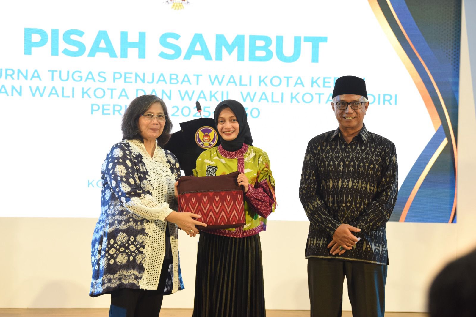 Mbak Vinanda Apresiasi Kepemimpinan Pj Wali Kota Kediri dalam Acara Pisah Sambut