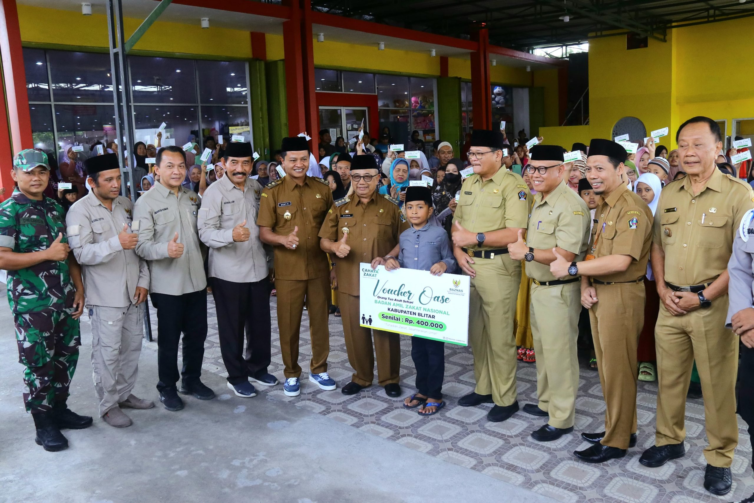 Baznas Kabupaten Blitar Santuni Ratusan Anak Yatim Piatu, Beri Uang Saku dan Baju Lebaran