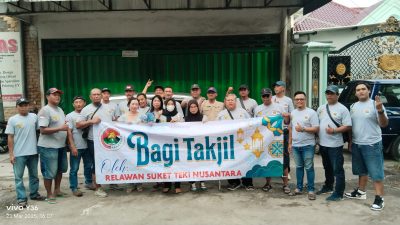 Relawan Suket Teki Nusantara Bagikan 400 Paket Takjil di Kota Kediri