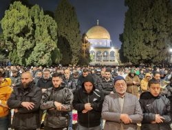 Puluhan Ribu Jamaah Padati Masjidil Aqsa untuk Shalat Tarawih