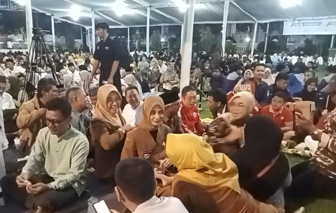 Ribuan Warga Kediri Berbuka Puasa Bersama di Balai Kota