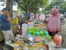 CFD Simpang Lima Gumul Dipadati Pengunjung Jelang Lebaran, Pedagang Keluhkan Penurunan Omzet akibat Cuaca