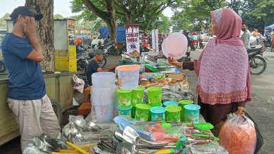 CFD Simpang Lima Gumul Dipadati Pengunjung Jelang Lebaran, Pedagang Keluhkan Penurunan Omzet akibat Cuaca