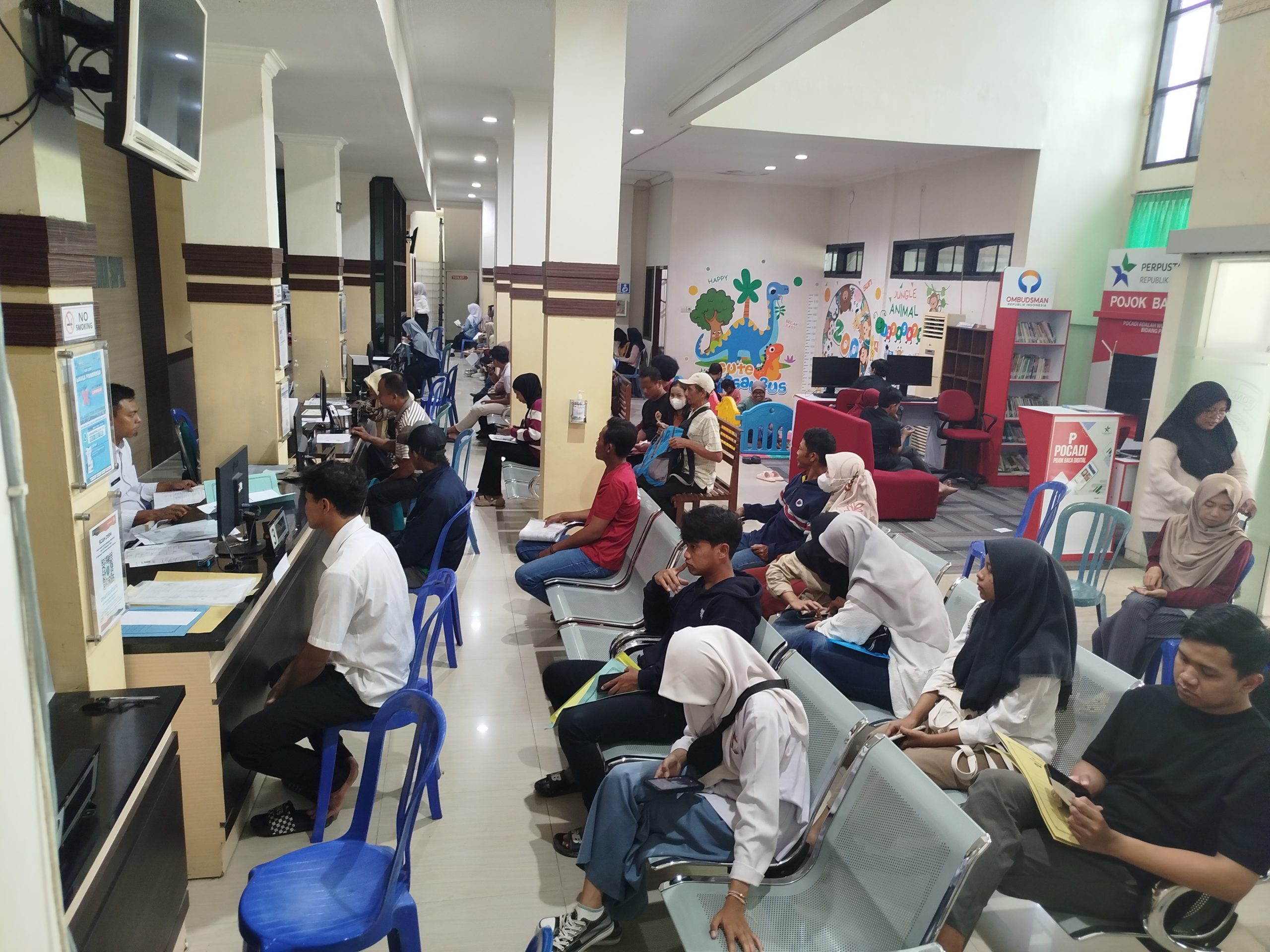 Usai Lebaran, Dispendukcapil Ponorogo Diserbu Warga yang Urus Dokumen Kependudukan