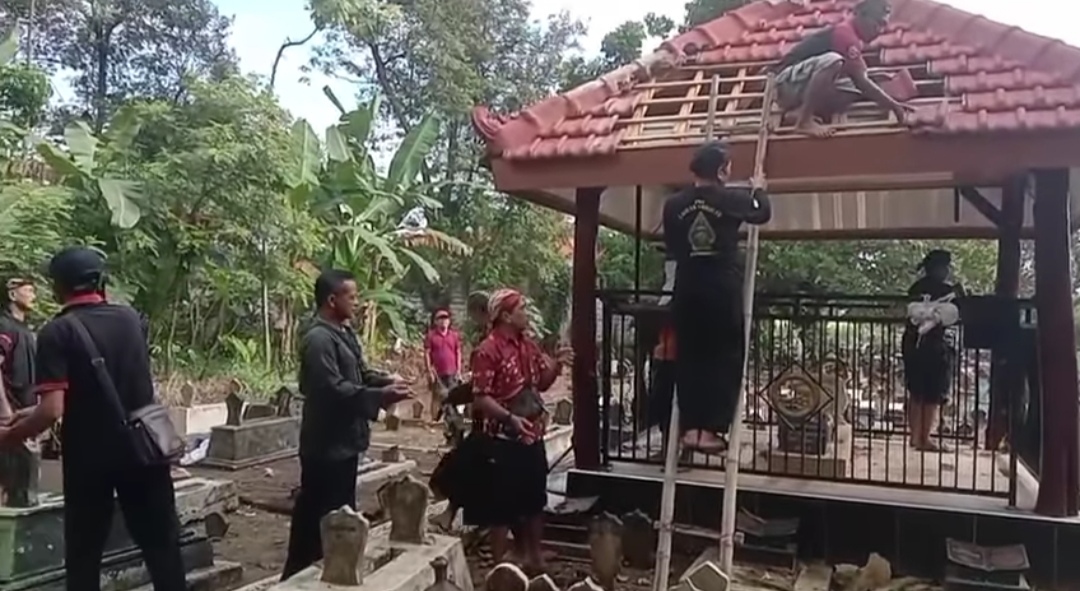 Diduga Bukan Makam Ulama, Warga Ponorogo Sepakat Bongkar Kuburan Mewah
