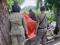 Satpol PP Ponorogo Tertibkan Alat Peraga Dagang yang Ditinggal Sembarangan