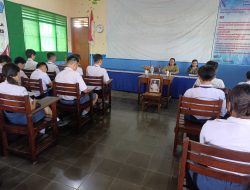 Siswa SMP Katolik Ponorogo Gelar Ibadat Arwah untuk Mengenang Paus Fransiskus