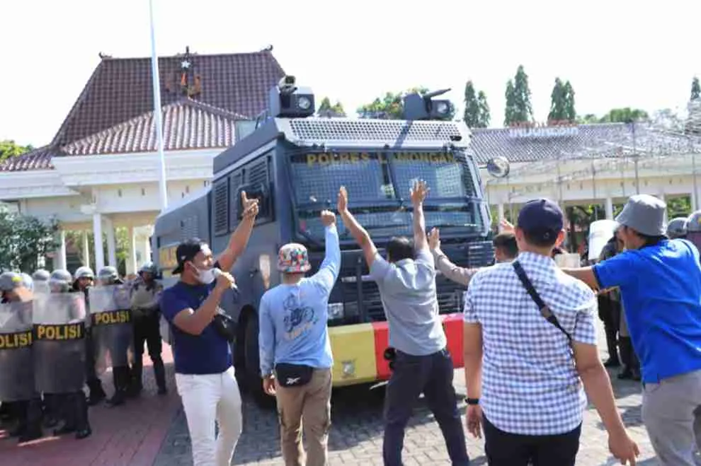 Polres Lamongan Latihan Pengendalian Massa untuk Antisipasi Aksi May Day