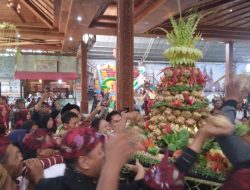 Ribuan Ketupat Gratis di Kampung Cokelat Blitar Ludes dalam 15 Menit