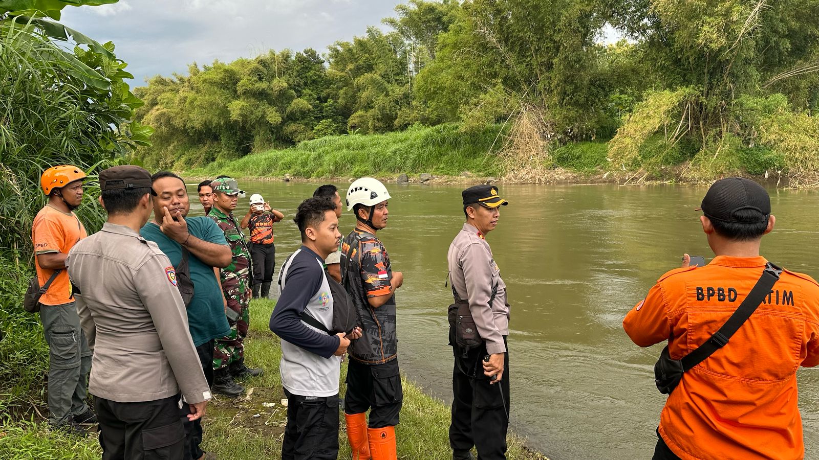 Mencari Ikan Pakai Obat, Pemuda Selokajang Hilang di Sungai Brantas