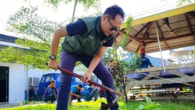 Peringati Hari Bumi, Depo Kereta Blitar Tanam Pohon Buah dan Tanaman Apotek Hidup