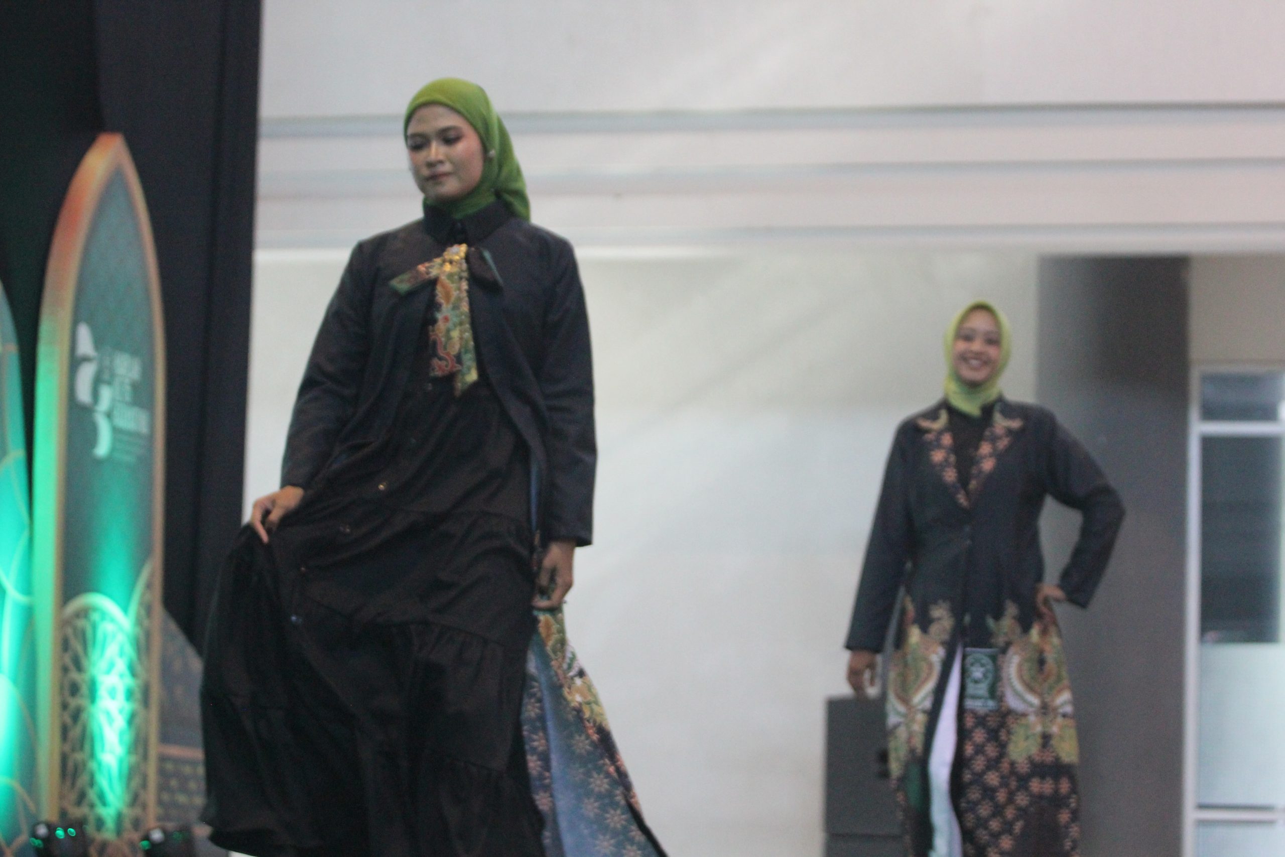 Fatayat NU Kediri Tampilkan Kreasi Fashion Show Batik di Pelantikan Ketua Baru