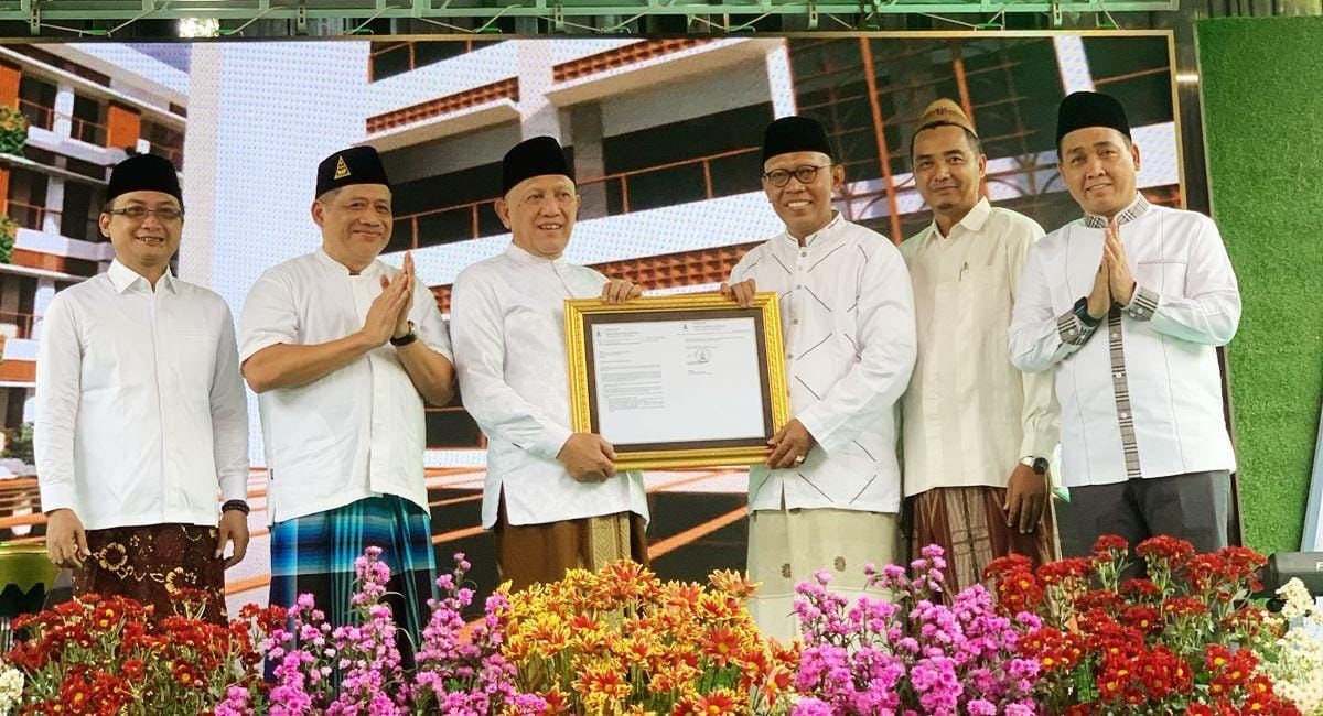 Ribuan Alumni Pondok Pesantren Tebuireng Hadiri Puncak Festival Pesantren Tebuireng 2025 dan Halal Bihalal Nasional