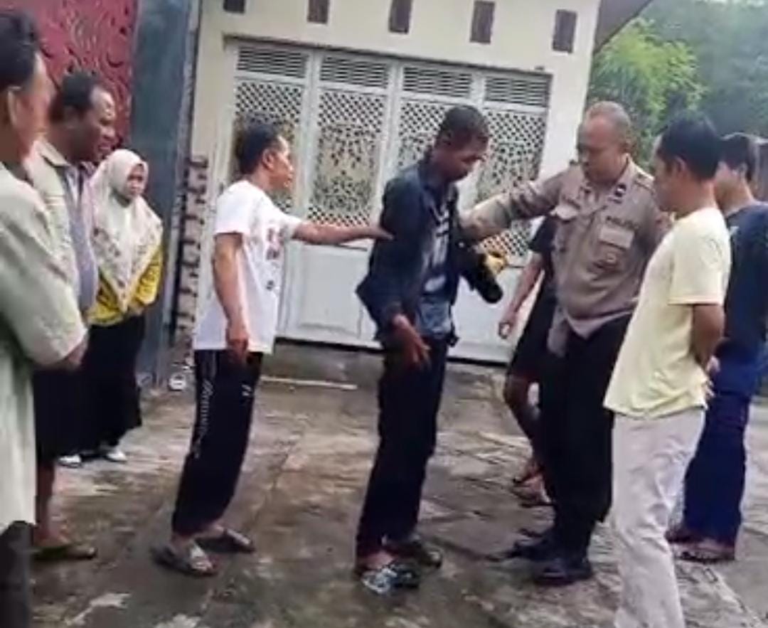 Ketahuan Mencuri di Rumah Keponakan, Pria di Jombang Babak Belur Dihajar Warga