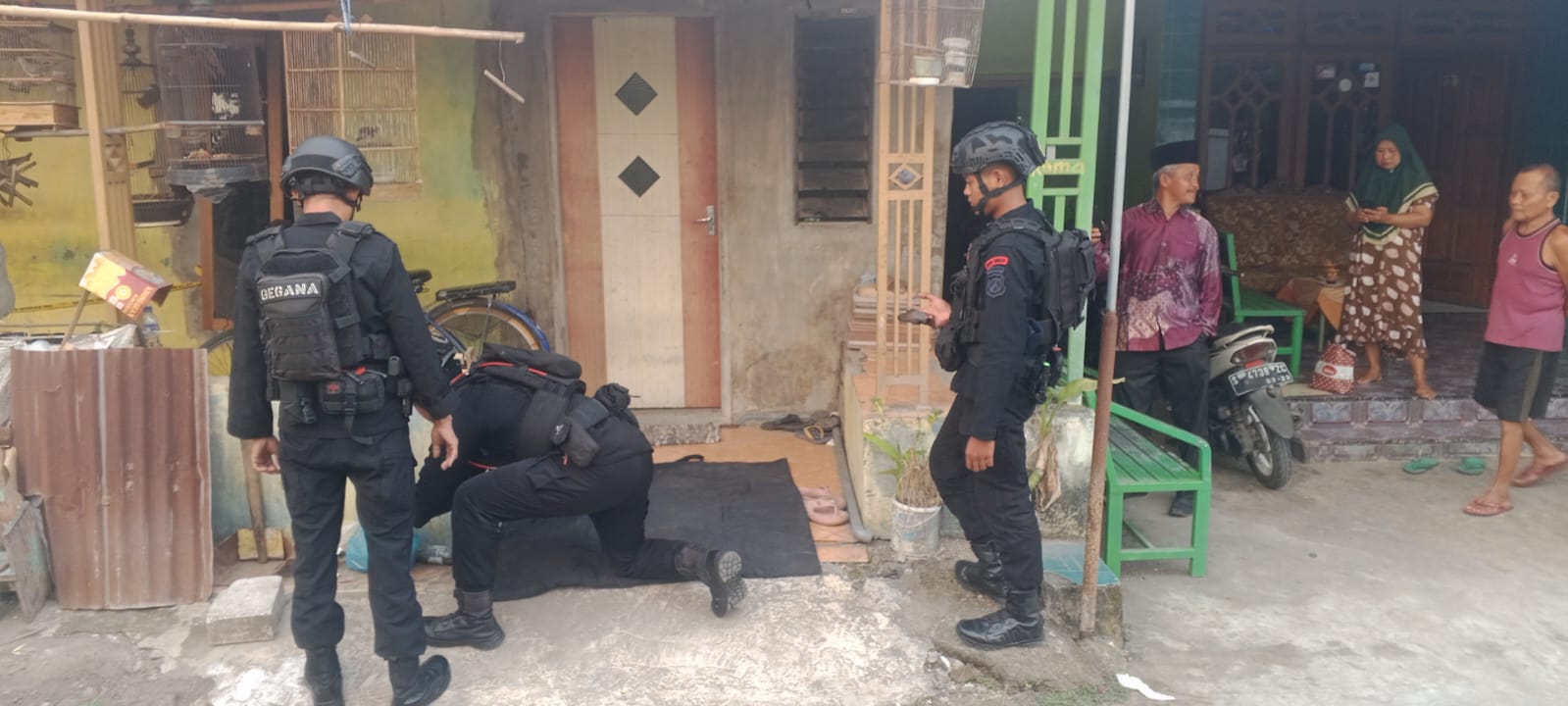 Penemuan Tiga Benda Diduga Mortir Gegerkan Warga Jombang, Malah Dibawa Pulang Usai Mancing!