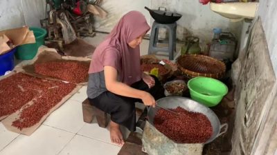 Usaha Sambal Pecel Rumahan di Jombang Raup Omzet Rp15 Juta Saat Lebaran