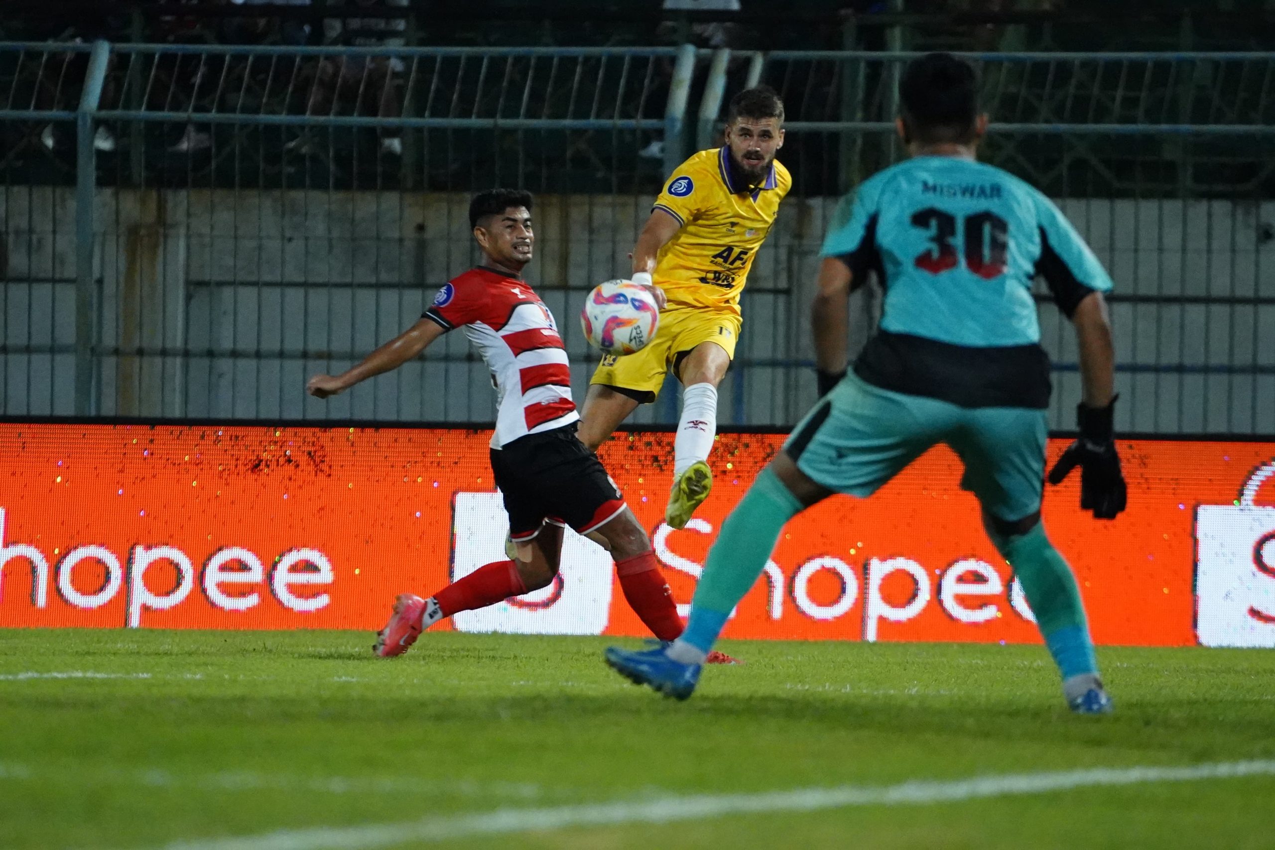 Takluk dari Madura United 2-1, Persik Kediri Catat 12 Laga Tanpa Kemenangan