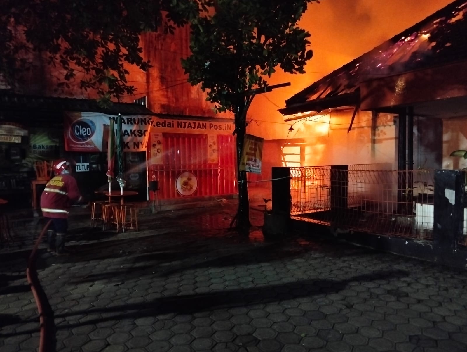 Gudang Rumah Dinas Kepala Kantor Pos Tulungagung Dilalap Api Saat Penghuni Tertidur